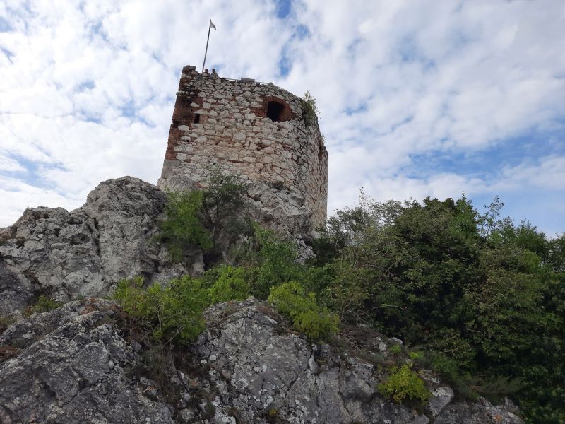 ZŘÍCENINA KOZÍ HRÁDEK