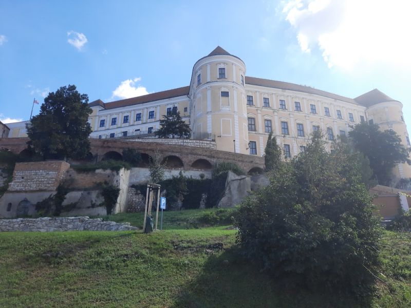 ZÁMEK MIKULOV